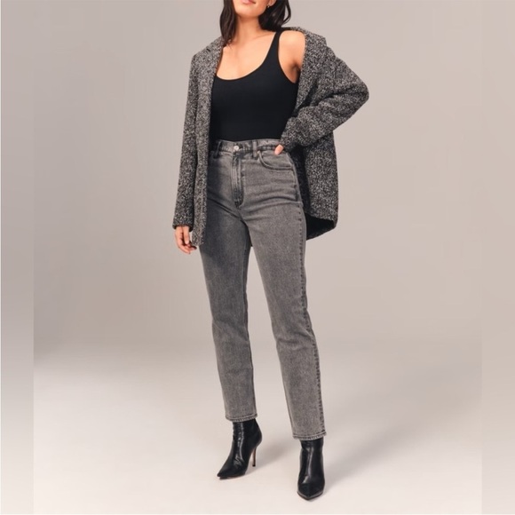 NWT Abercrombie & Fitch Curve Love Ultra High Rise Ankle Straight Jean. Size 26 - Picture 1 of 10